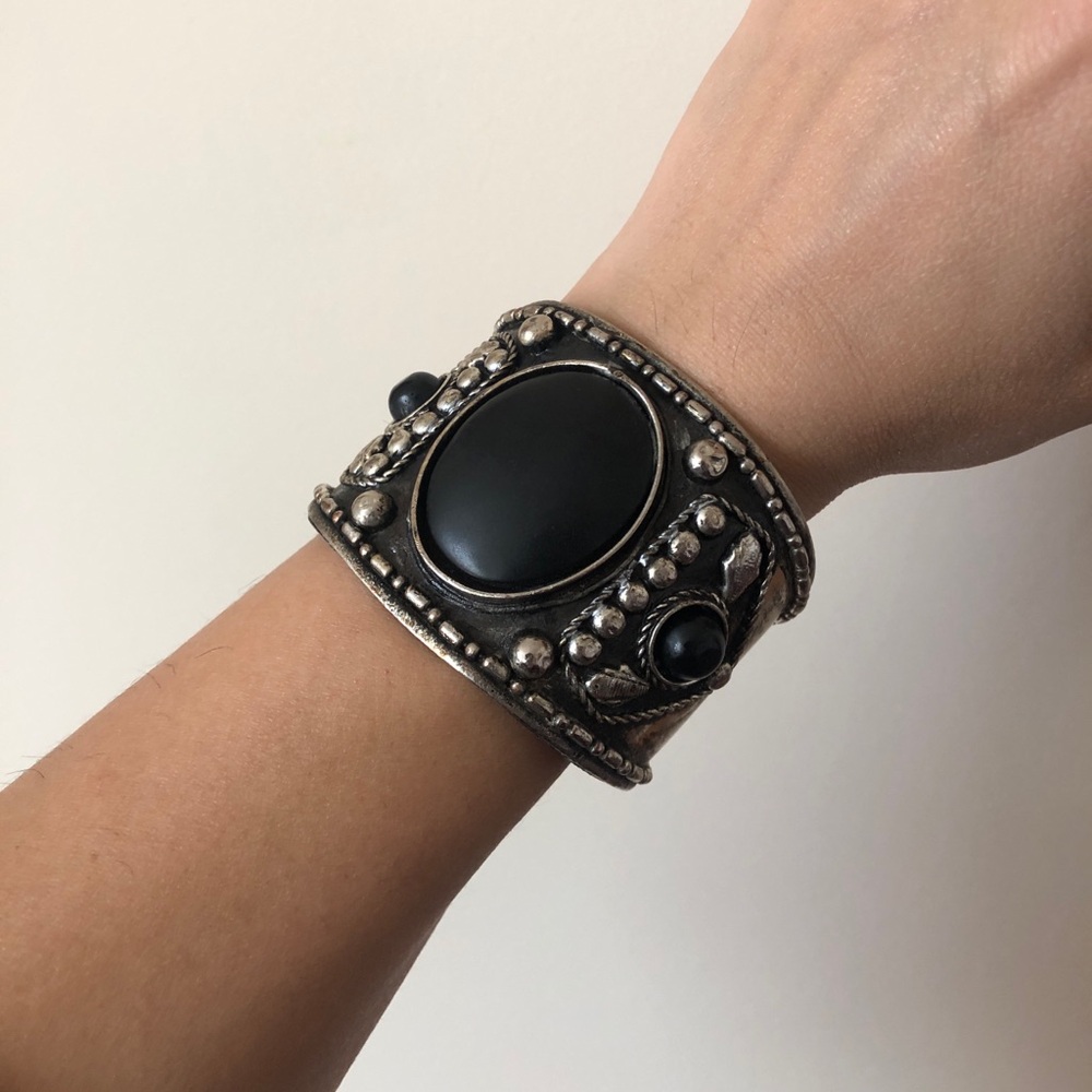 Wrist cuff